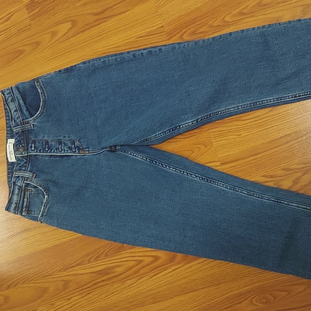 Abercrombie the High Rise Mom Jean curve love